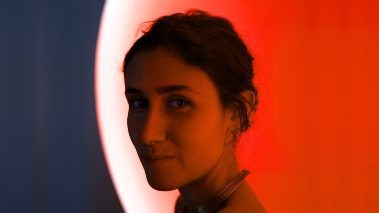 Moncaya lanza su álbum debut ATRAVIESA